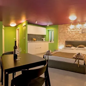 Apartment Annie's Stone &, Split